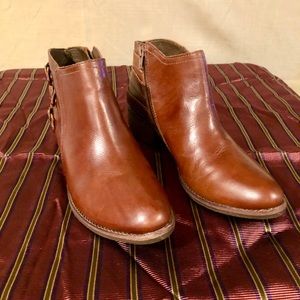 Leather ankle boots, excellent condition!